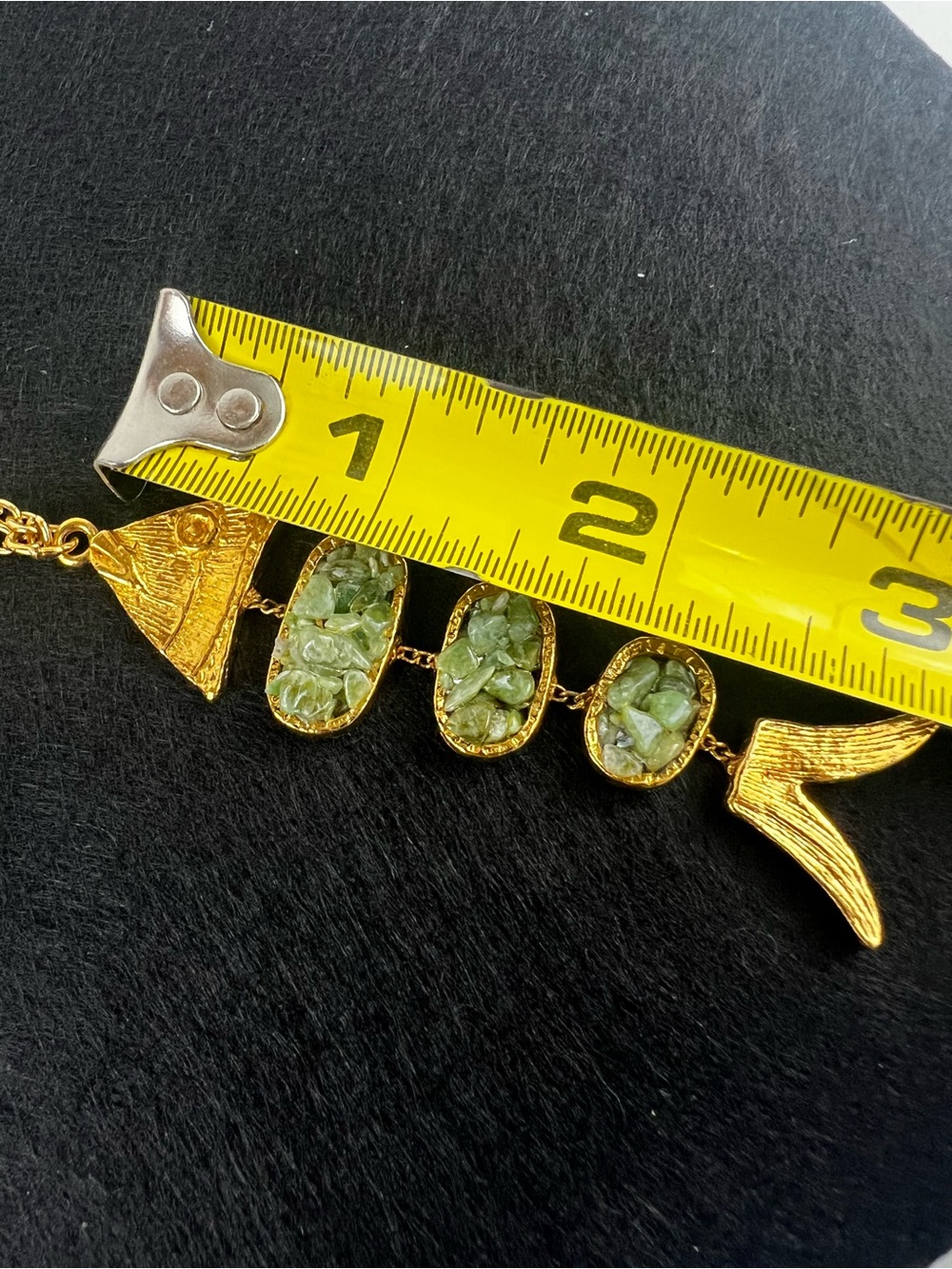 Vintage 1970s Gold Tone Articulated Fish Pendant Necklace - Picture 8 of 9
